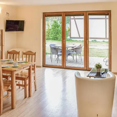 2 Bedroom Nice In Ferienhaus